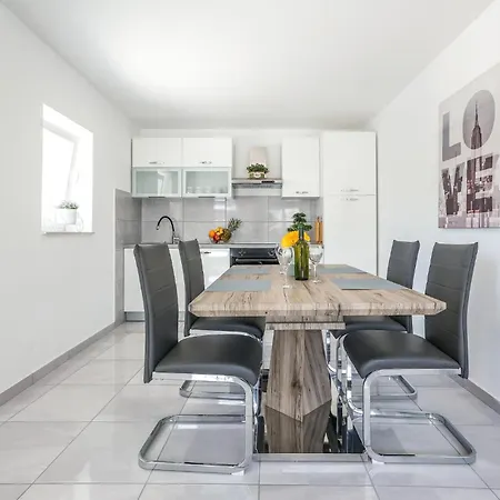 بيت للعطل Pet Friendly In Glavica *