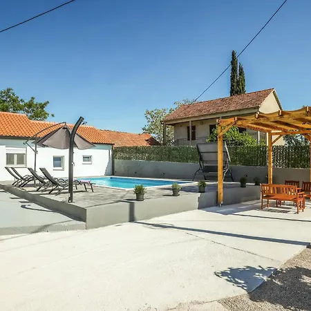 Pet Friendly In Glavica بيت للعطل *