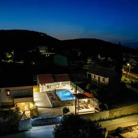 Pet Friendly In Glavica بيت للعطل *