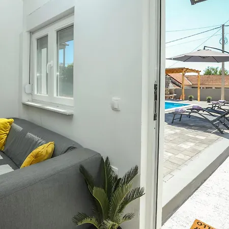 Pet Friendly In Glavica Donje Rastane